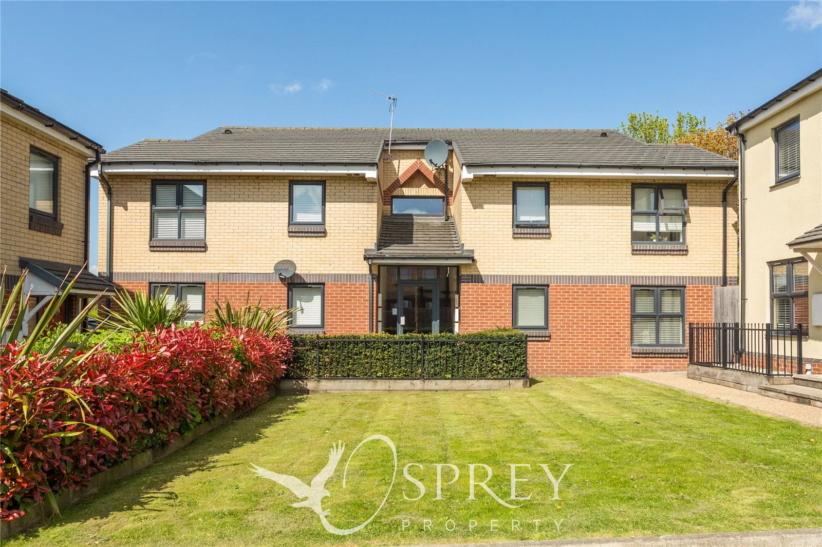 Flat Redworth Court in Leeds