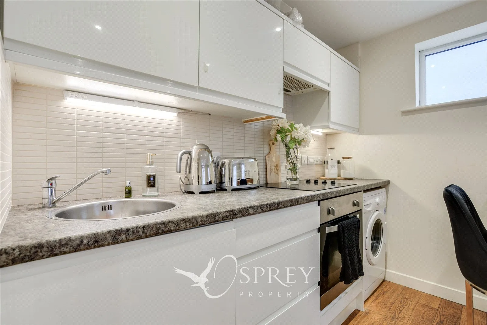 Flat Redworth Court in Leeds