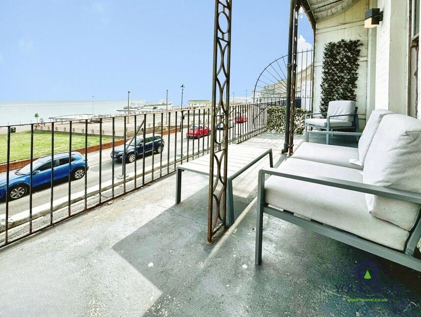 Flat Wellington Crescent in Thanet