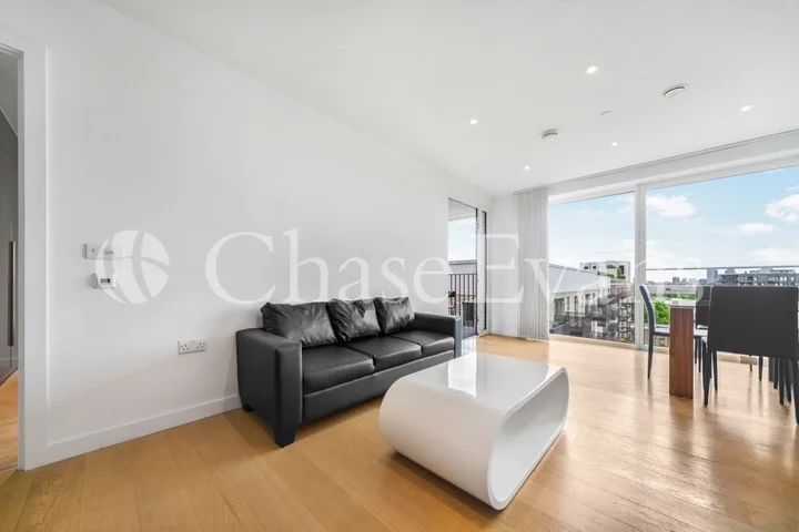 Flat Sayer Street in Greater London