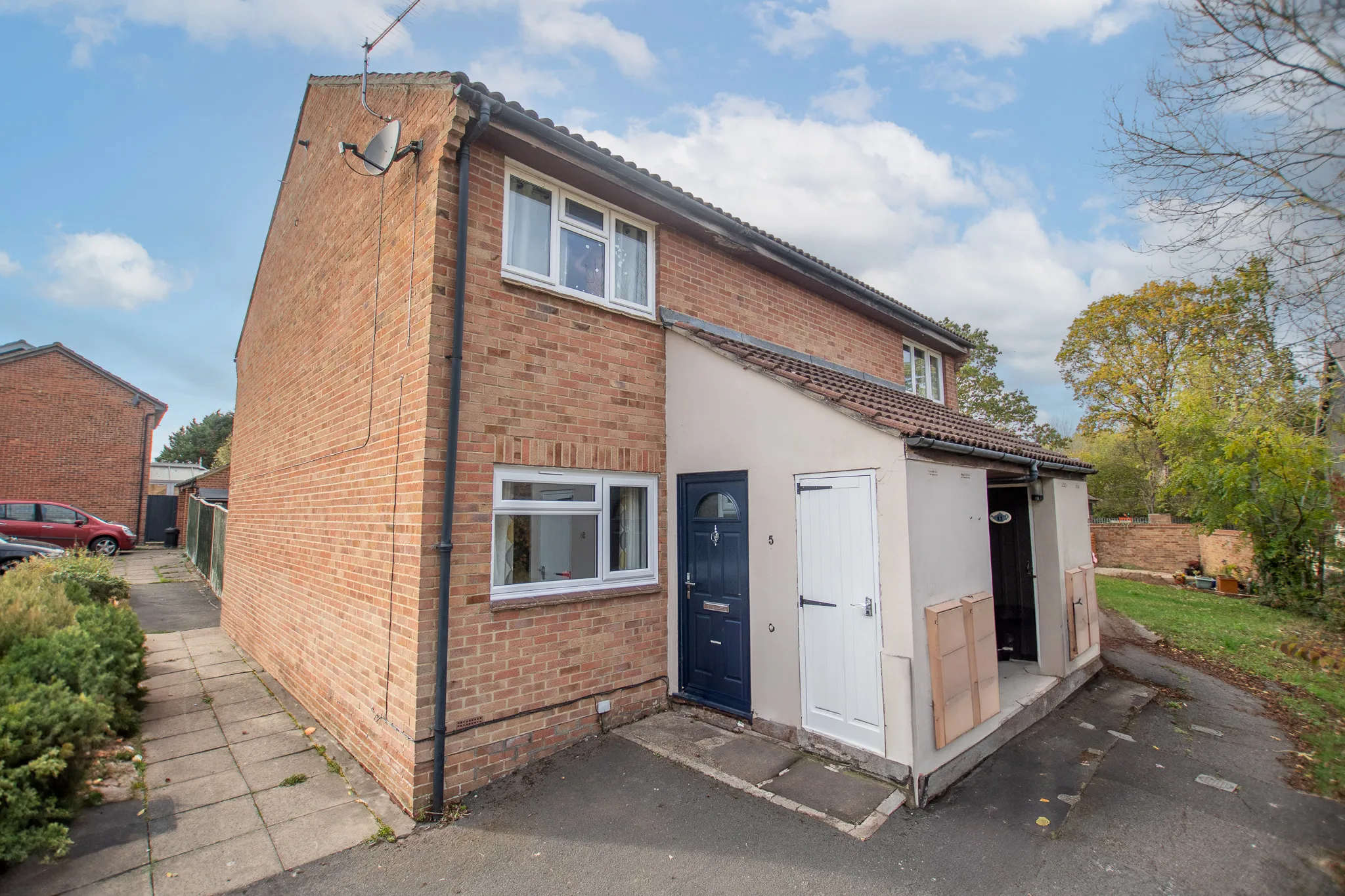 House Harms Grove in Guildford