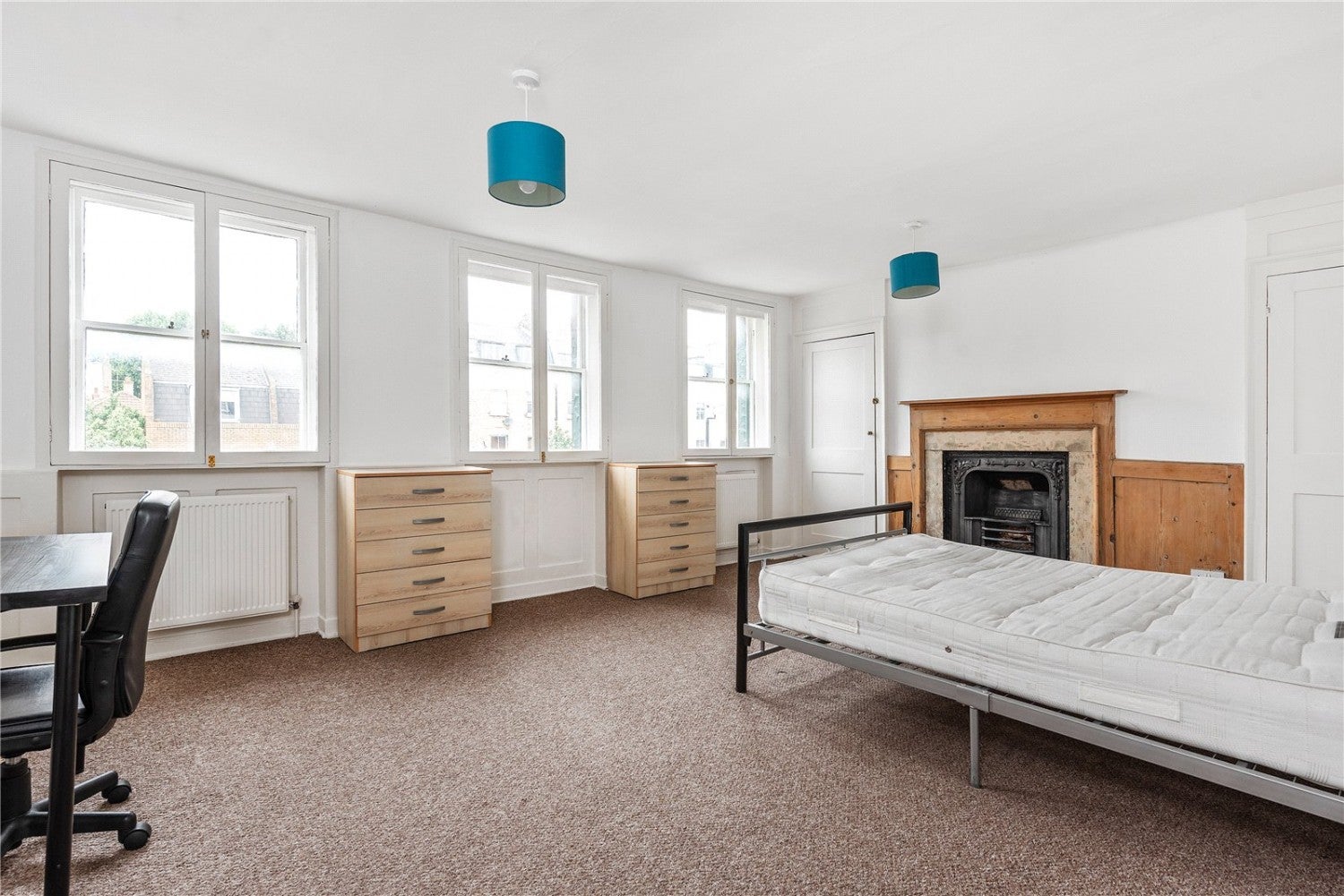 Flat Essex Road in Greater London