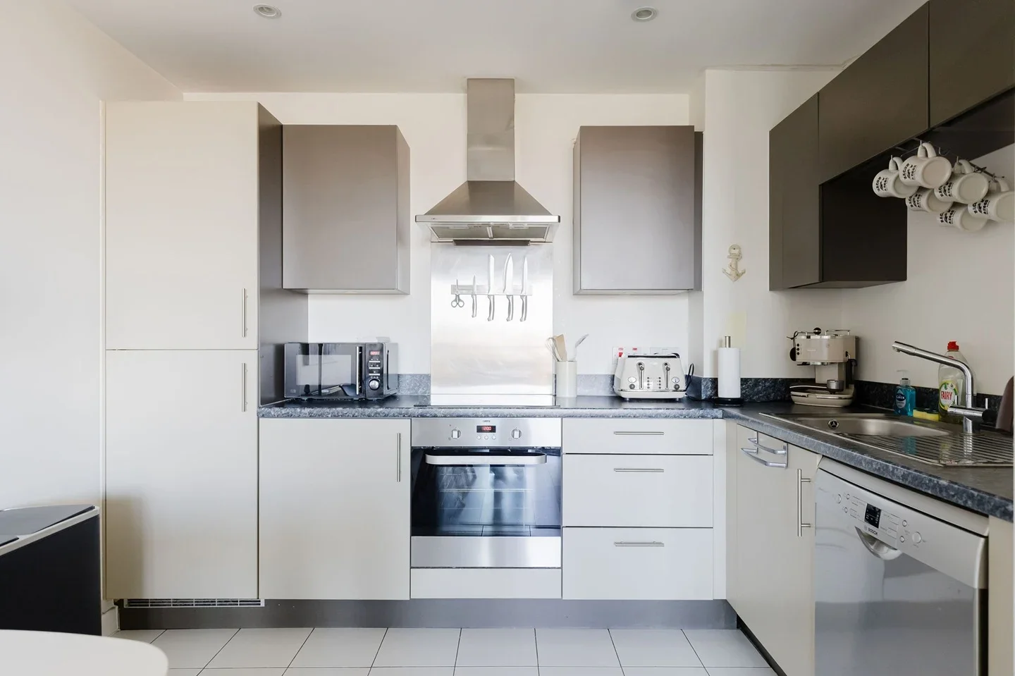 Flat Cordelia Street in Greater London