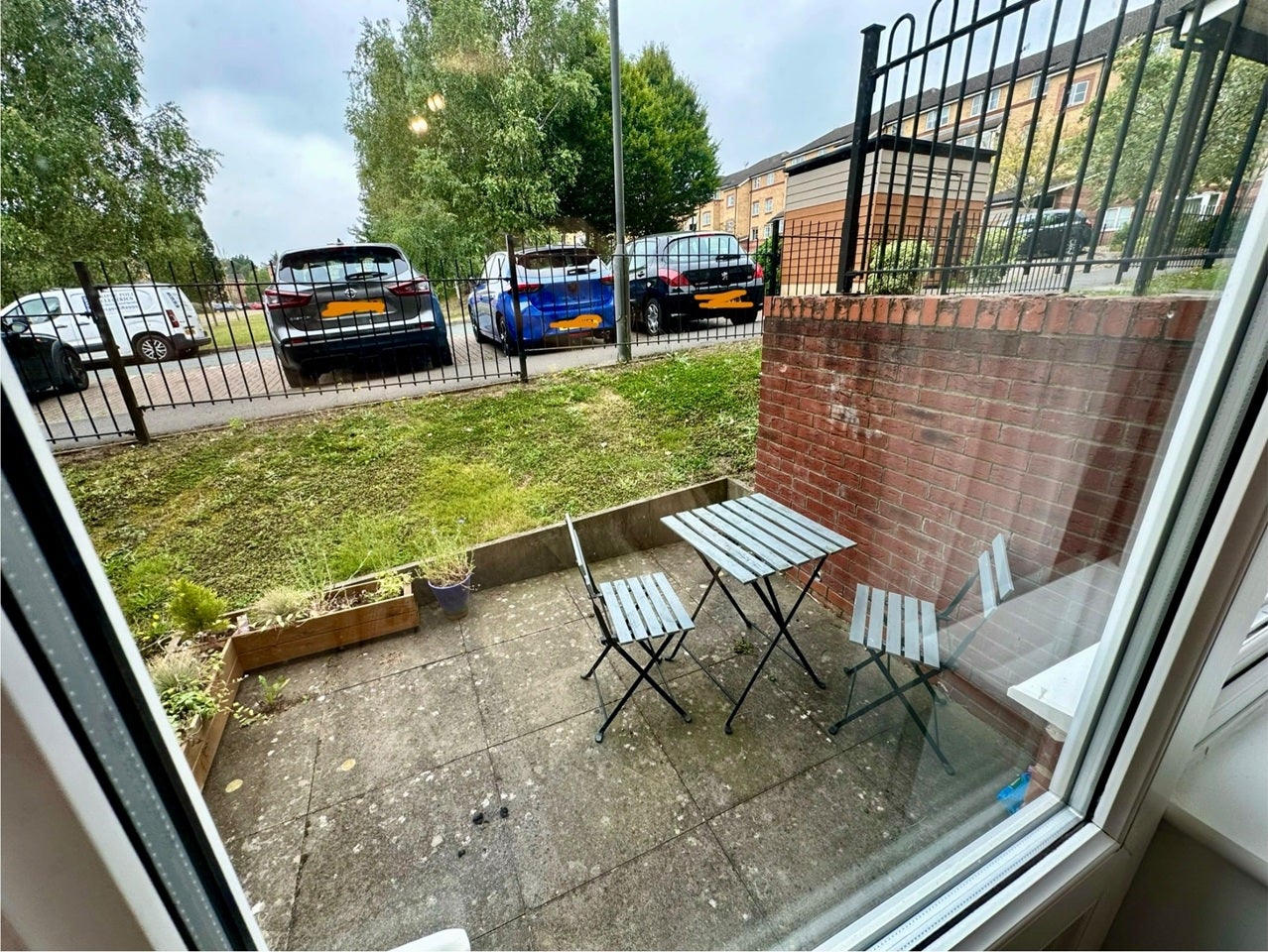 Flat Princes Gate in High Wycombe Community Board