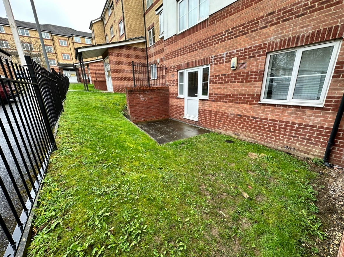 Flat Princes Gate in High Wycombe Community Board