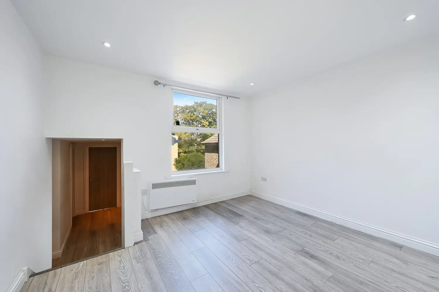 Flat Lansdowne Road in Greater London