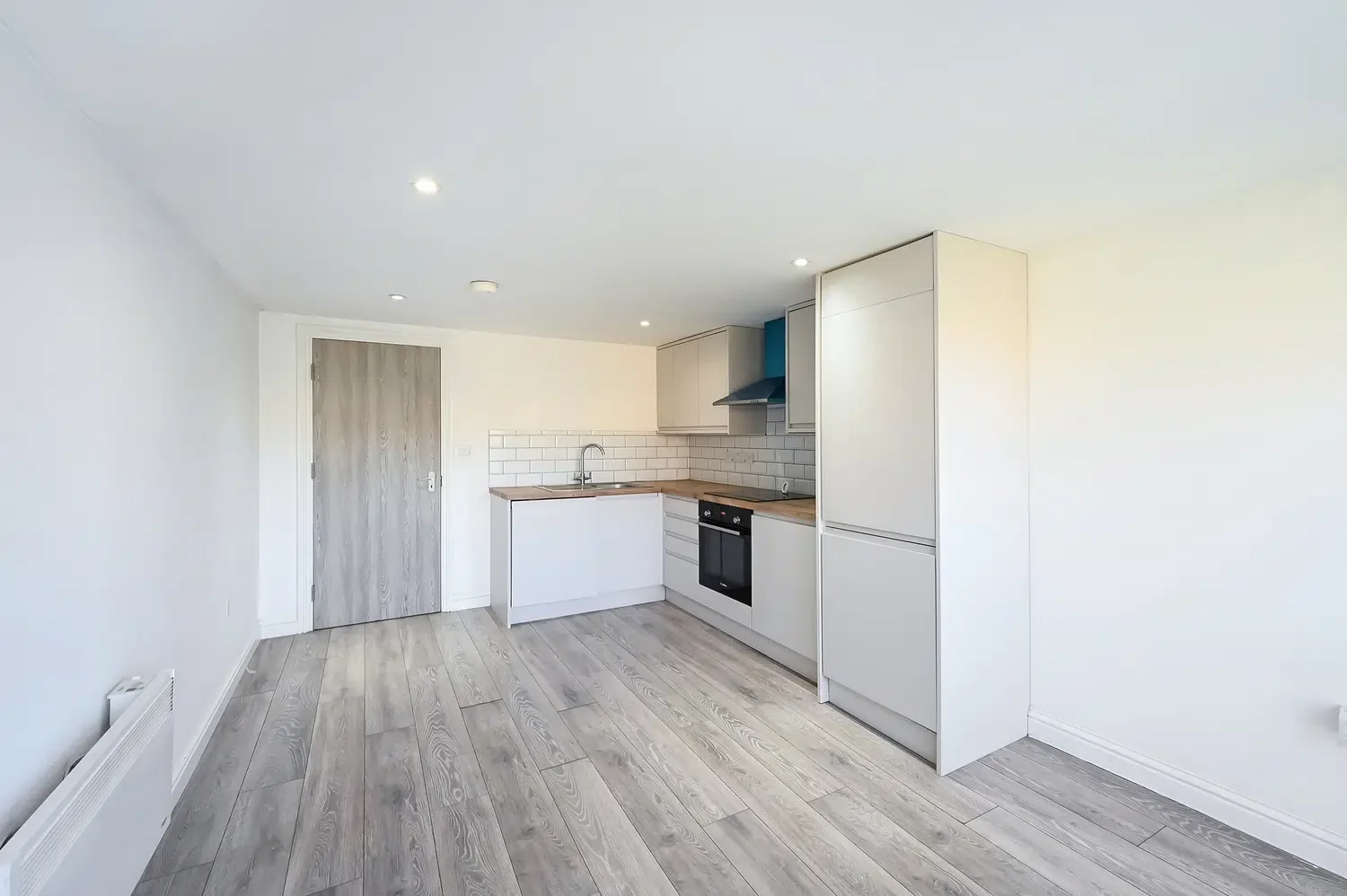 Flat Lansdowne Road in Greater London