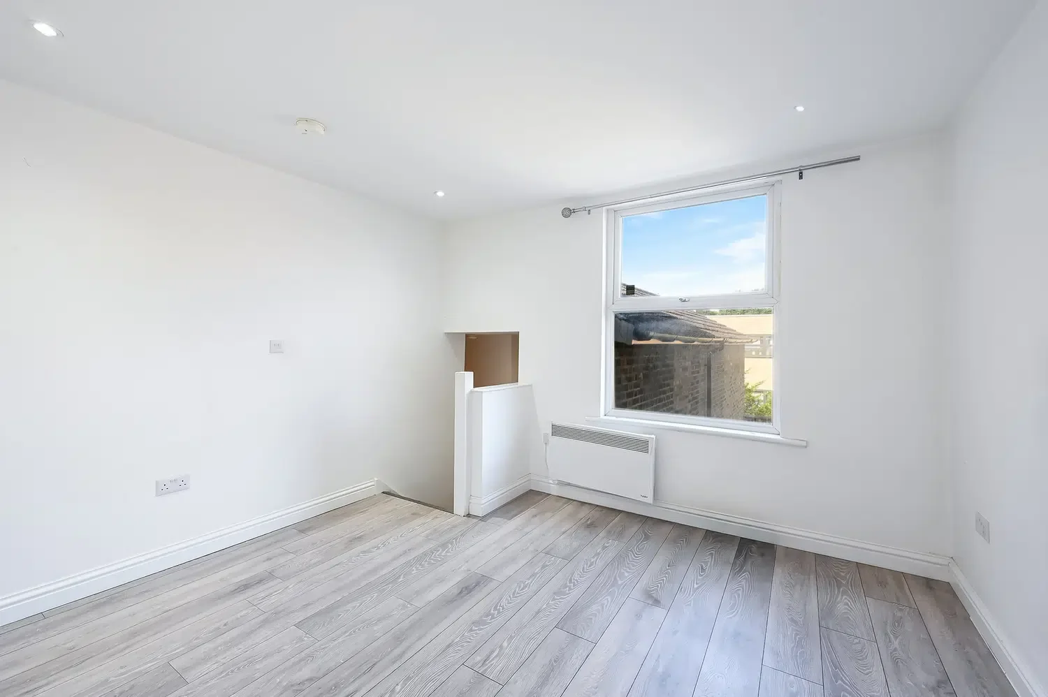 Flat Lansdowne Road in Greater London