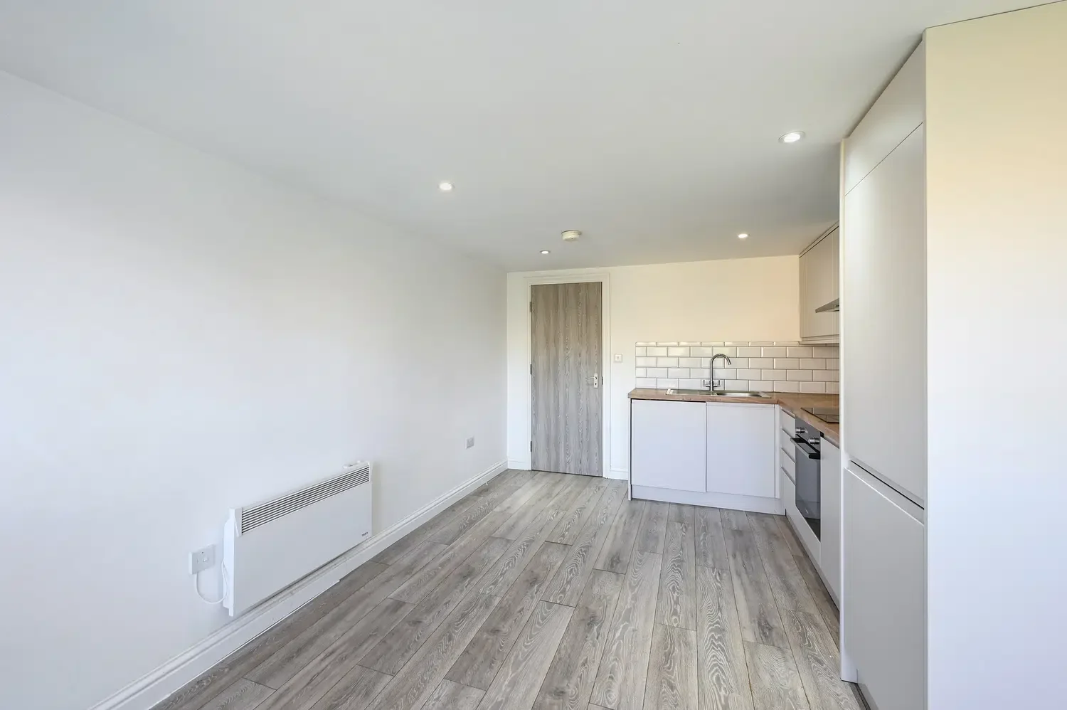 Flat Lansdowne Road in Greater London