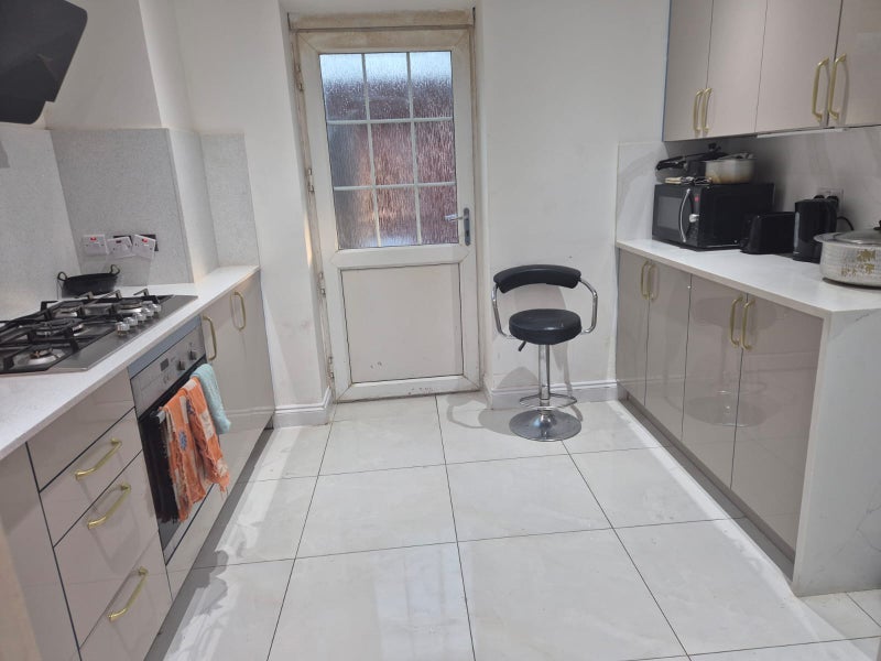 House Lela Avenue in Greater London