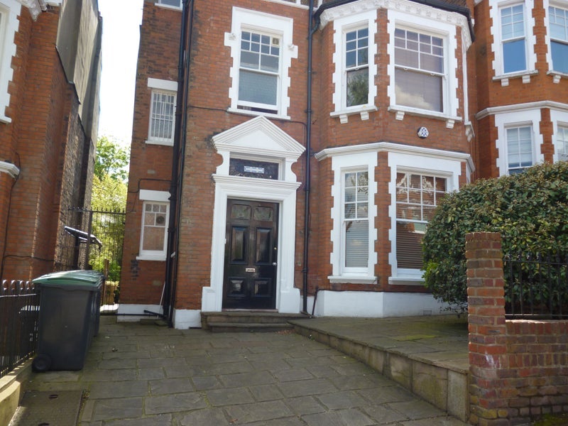 Room Southwood Avenue in Greater London