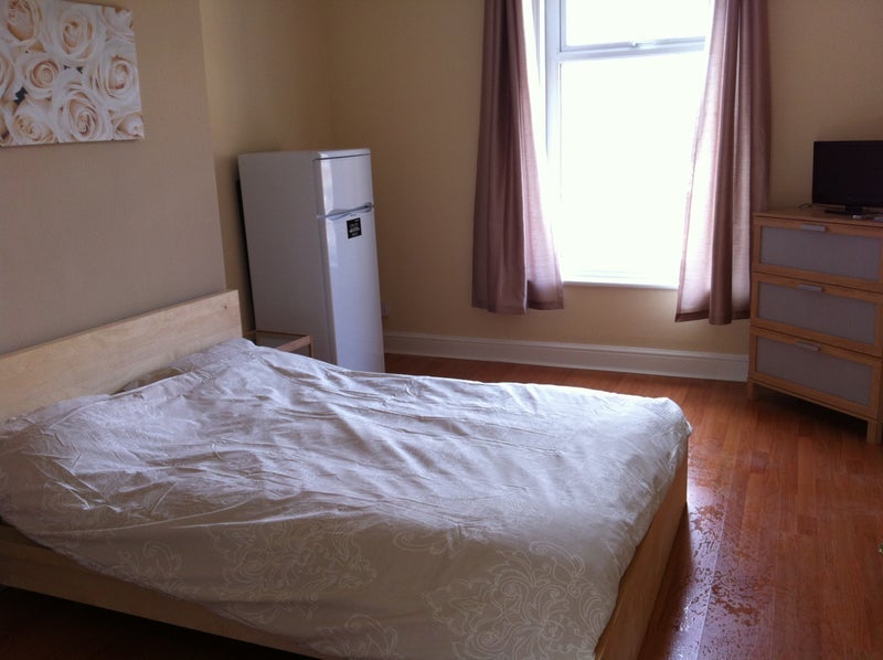 Room Edith Road in Liverpool