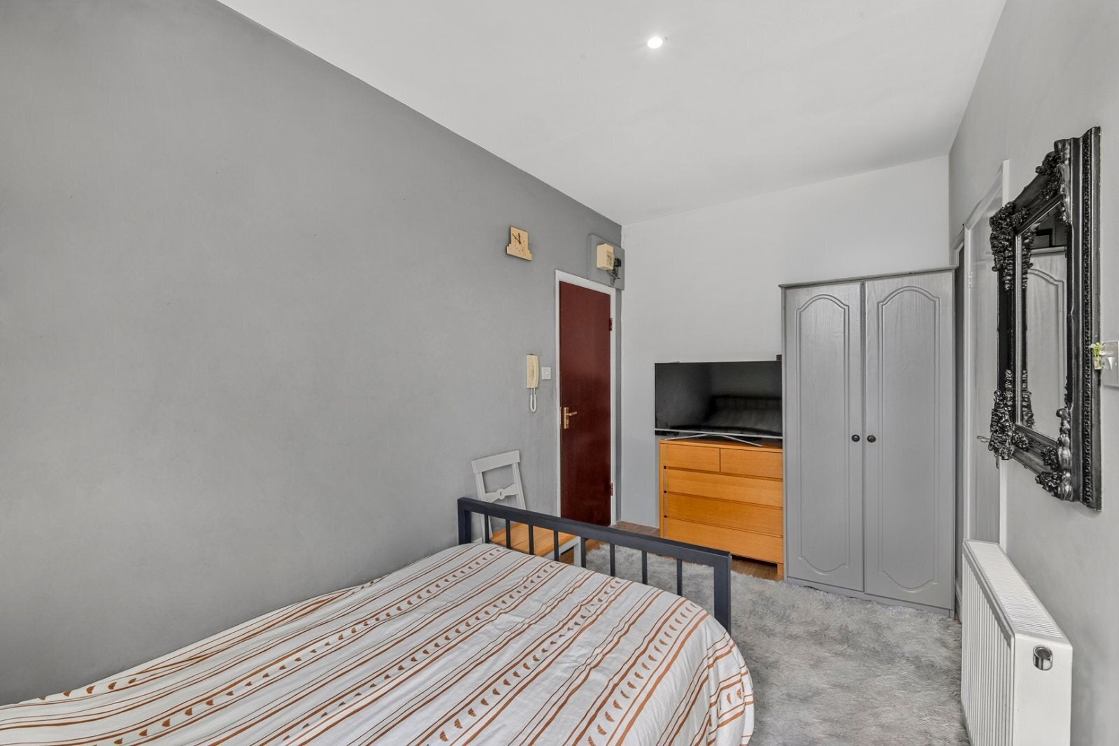 Flat Fairbridge Road in Greater London