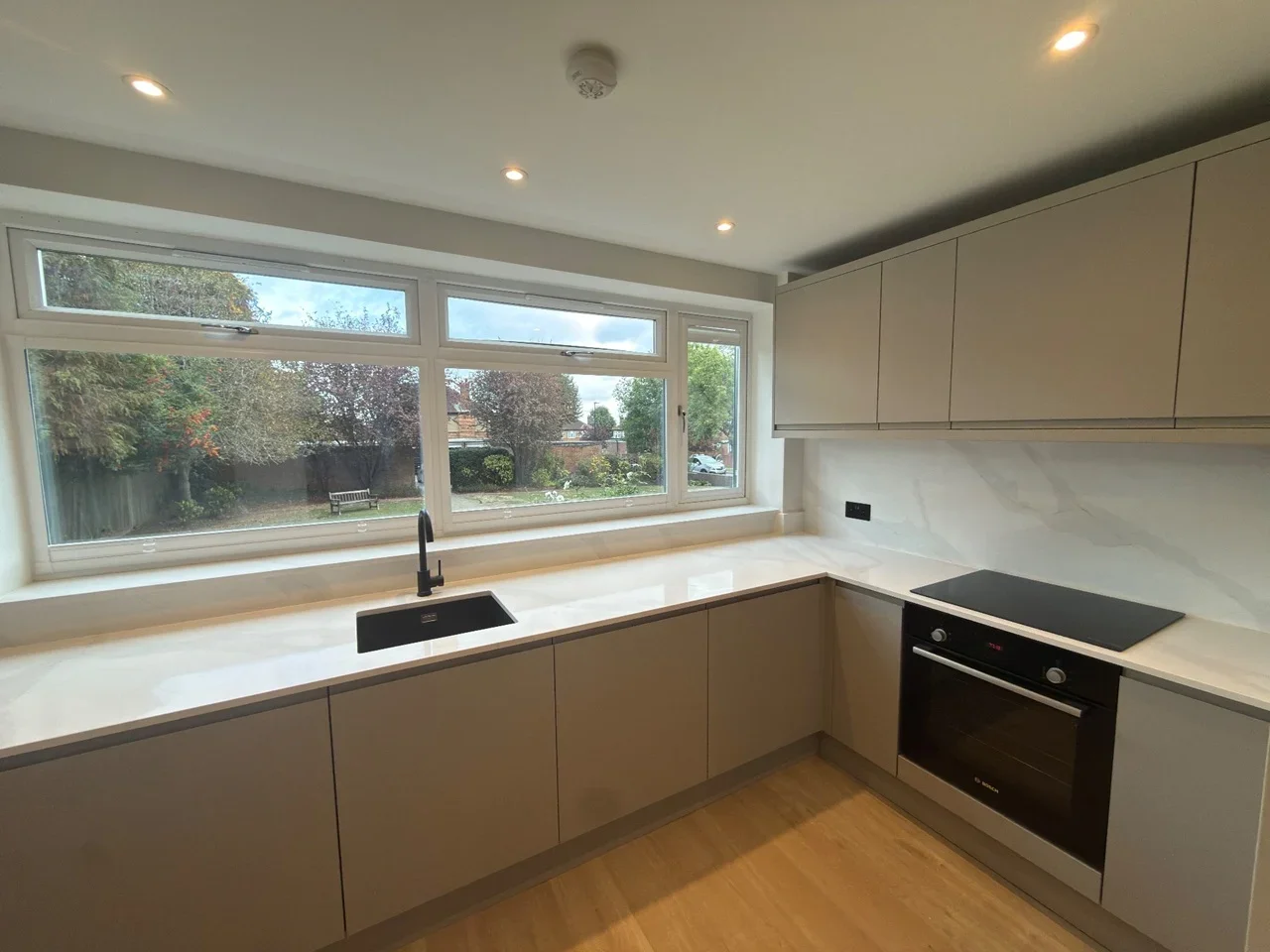 Flat Chase Side in Greater London