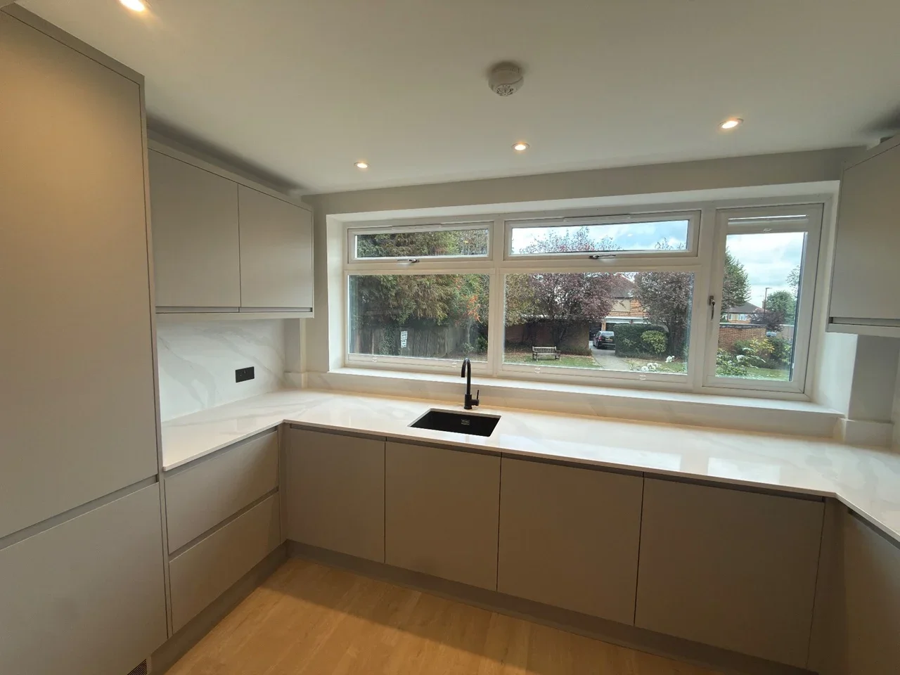 Flat Chase Side in Greater London