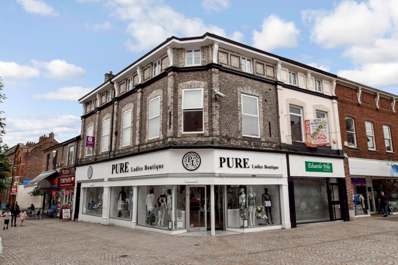 Flat Cross Street in Trafford