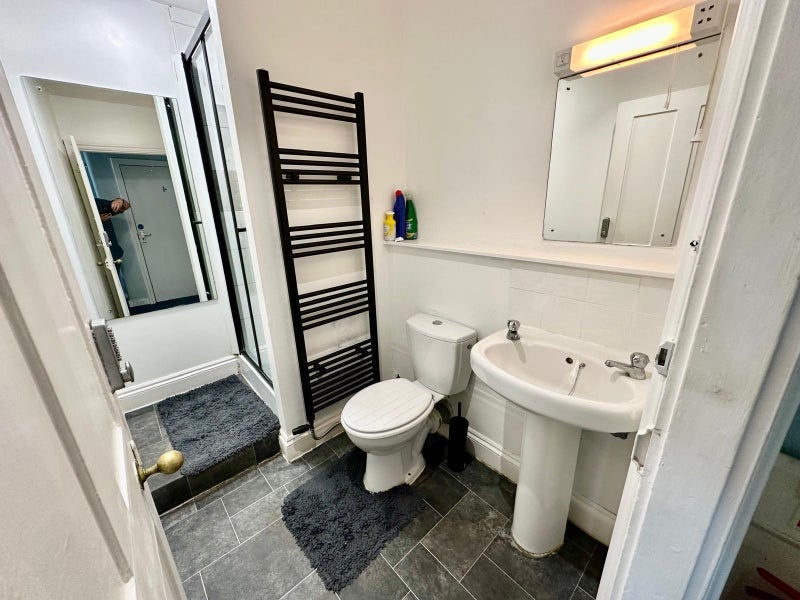 Room Braywick Road in Holyport