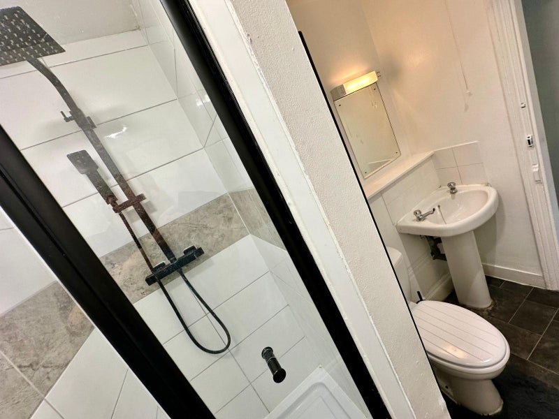 Room Braywick Road in Holyport