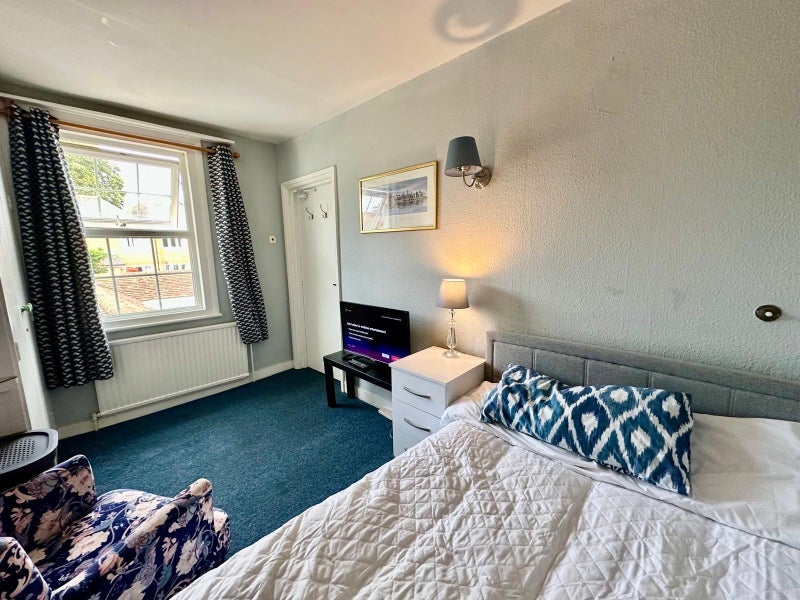 Room Braywick Road in Holyport