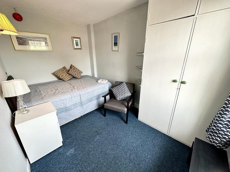 Room Braywick Road in Holyport