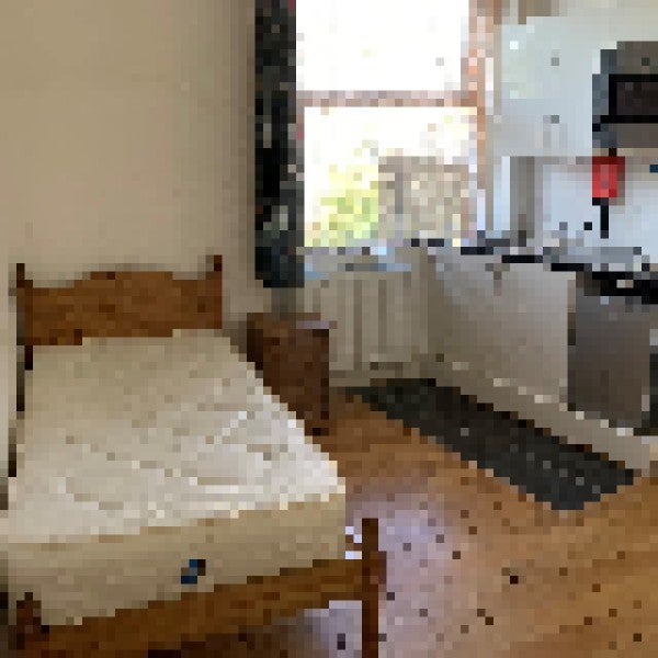 Room Chiswick High Road in Greater London