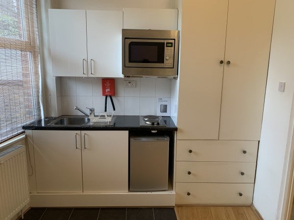 Room Chiswick High Road in Greater London