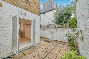 House Balfern Street in Greater London