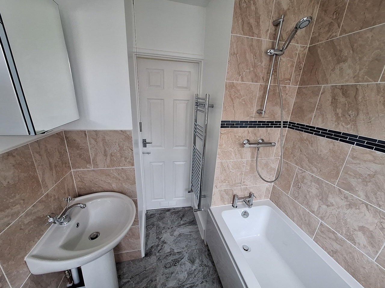 Flat Brunel Road in Maidenhead