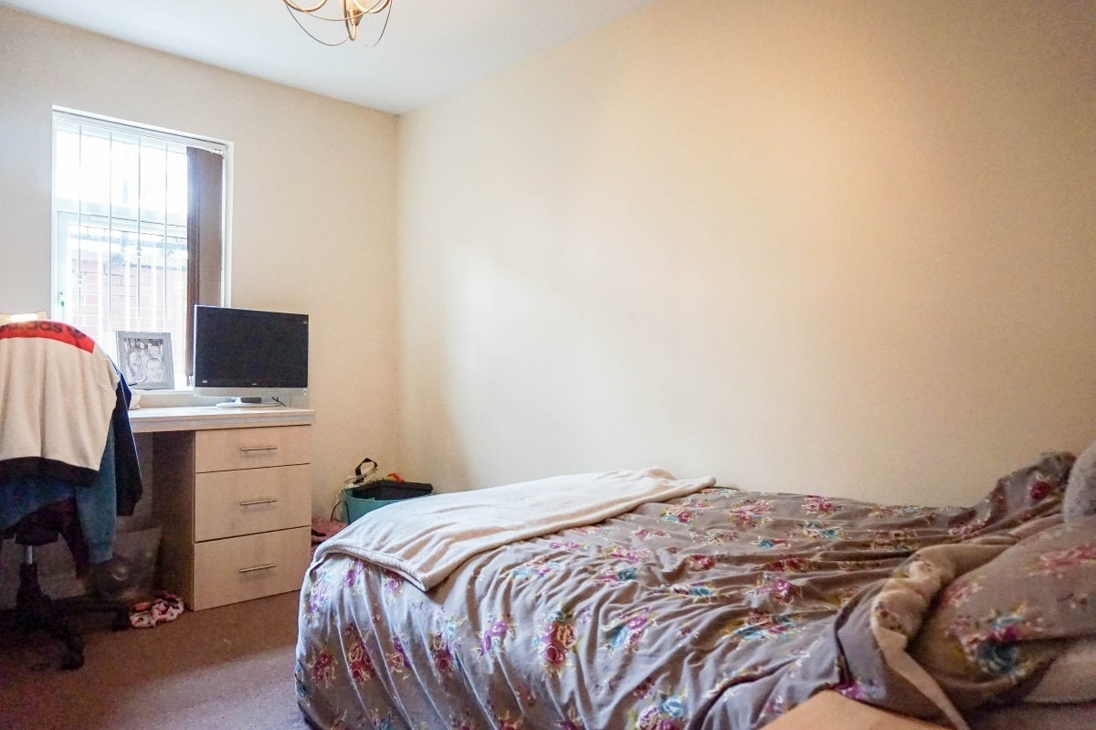 Room Broomfield Crescent in Leeds