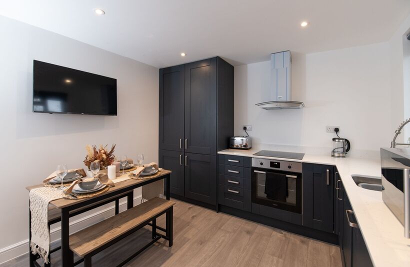 Flat Woodside Park Road in Greater London