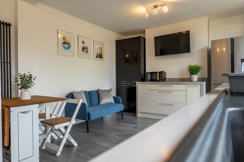 Room Kingsholm Road in Bristol