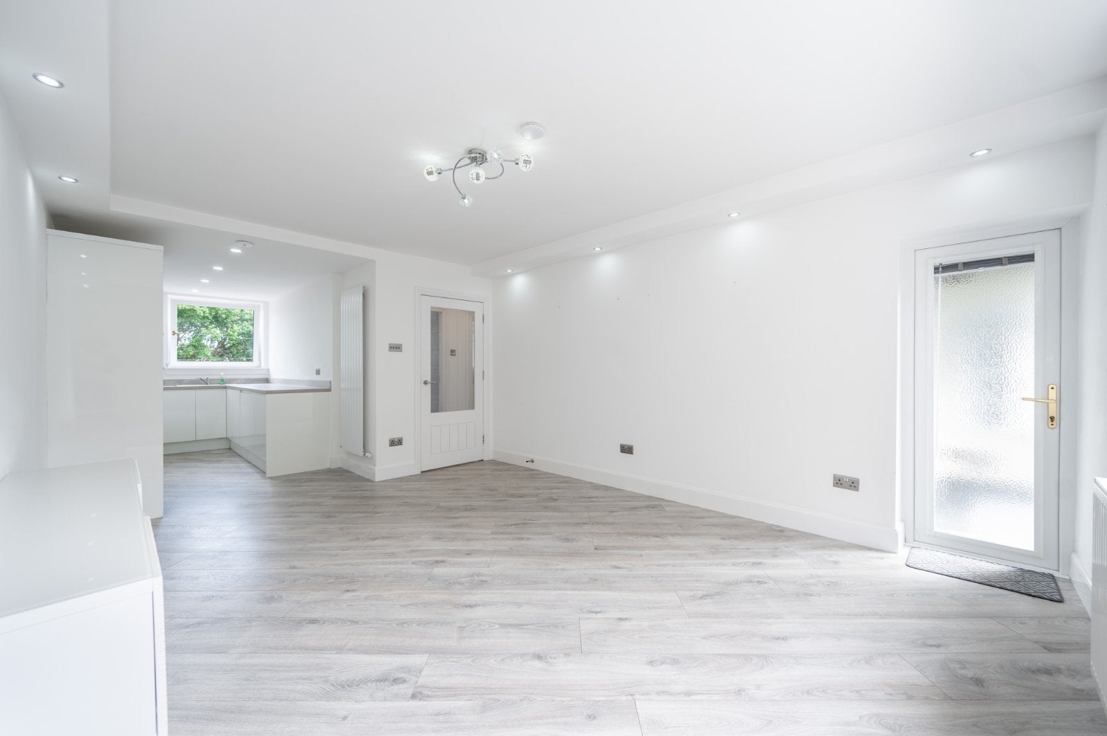Flat Rotherwood Avenue in Glasgow