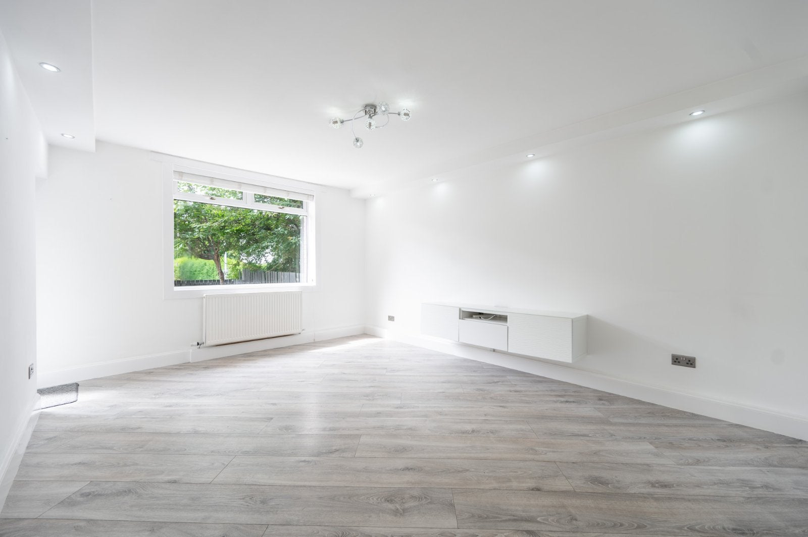 Flat Rotherwood Avenue in Glasgow