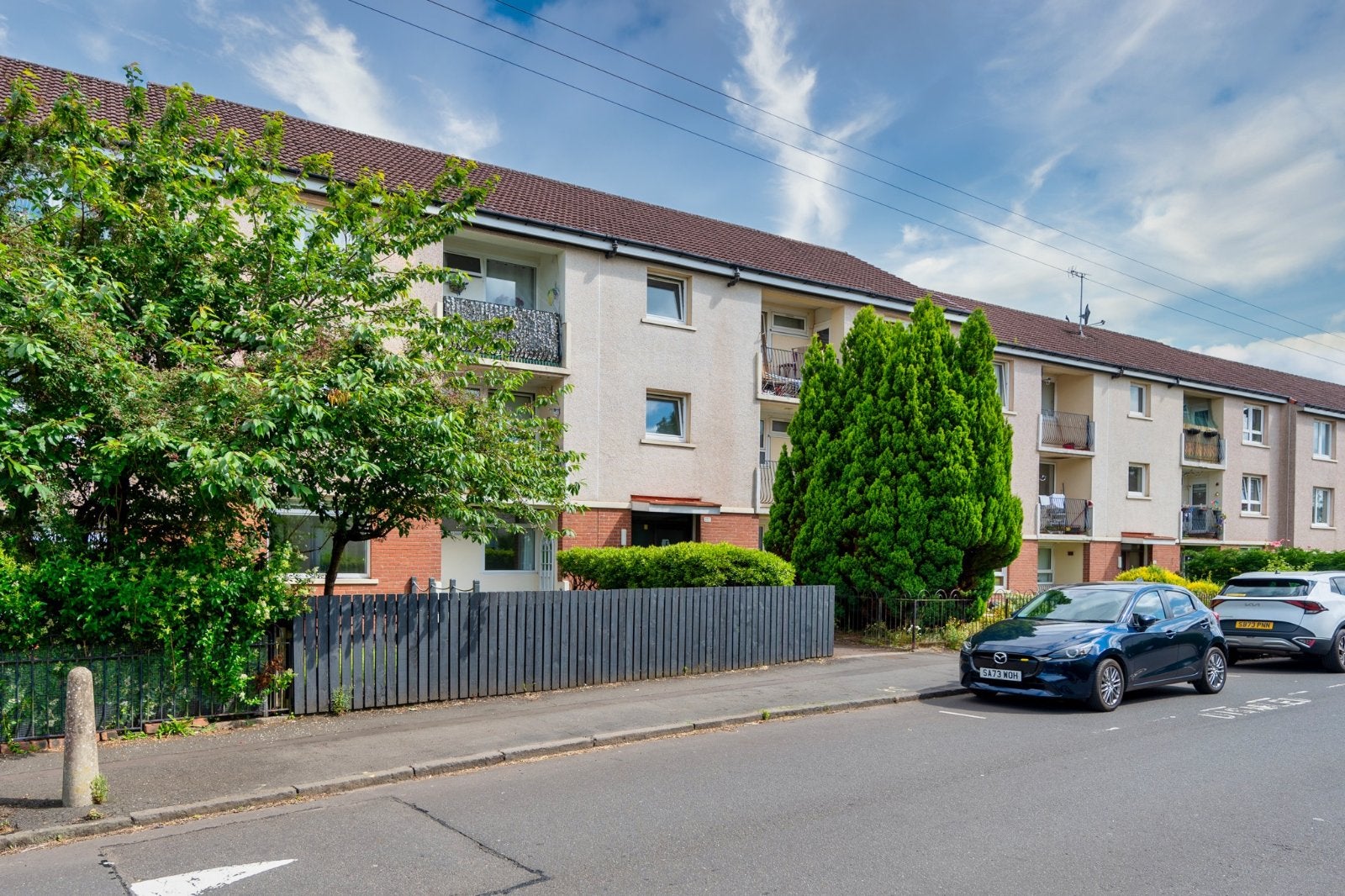 Flat Rotherwood Avenue in Glasgow