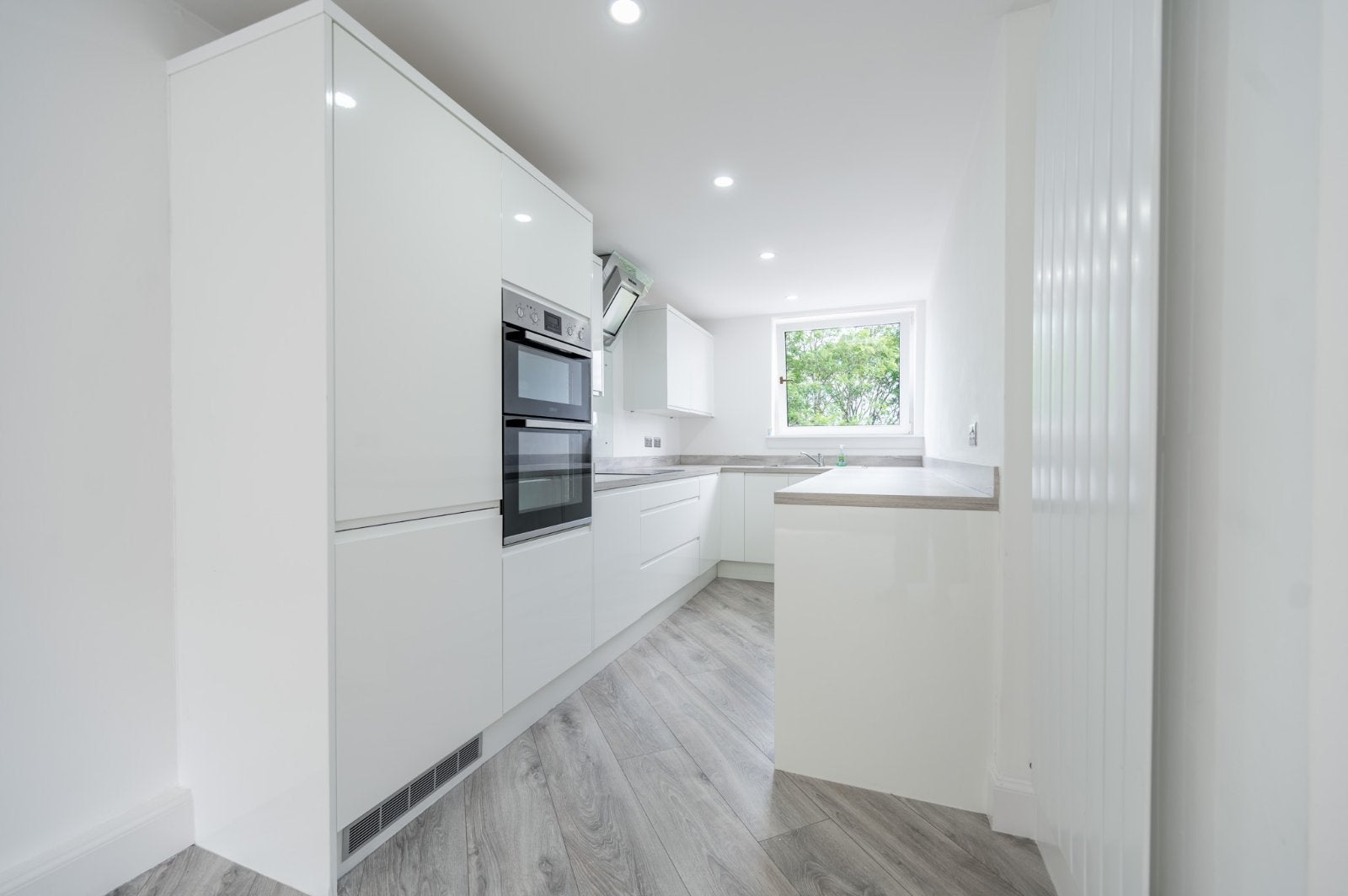 Flat Rotherwood Avenue in Glasgow