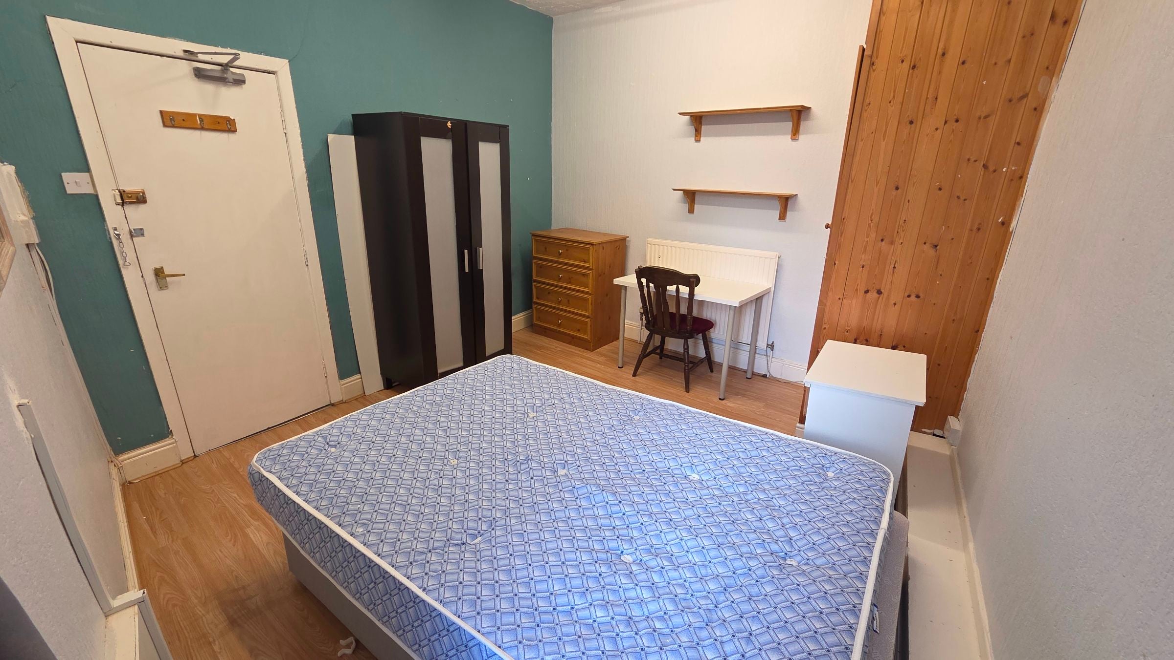 Room Wilmslow Road in Manchester