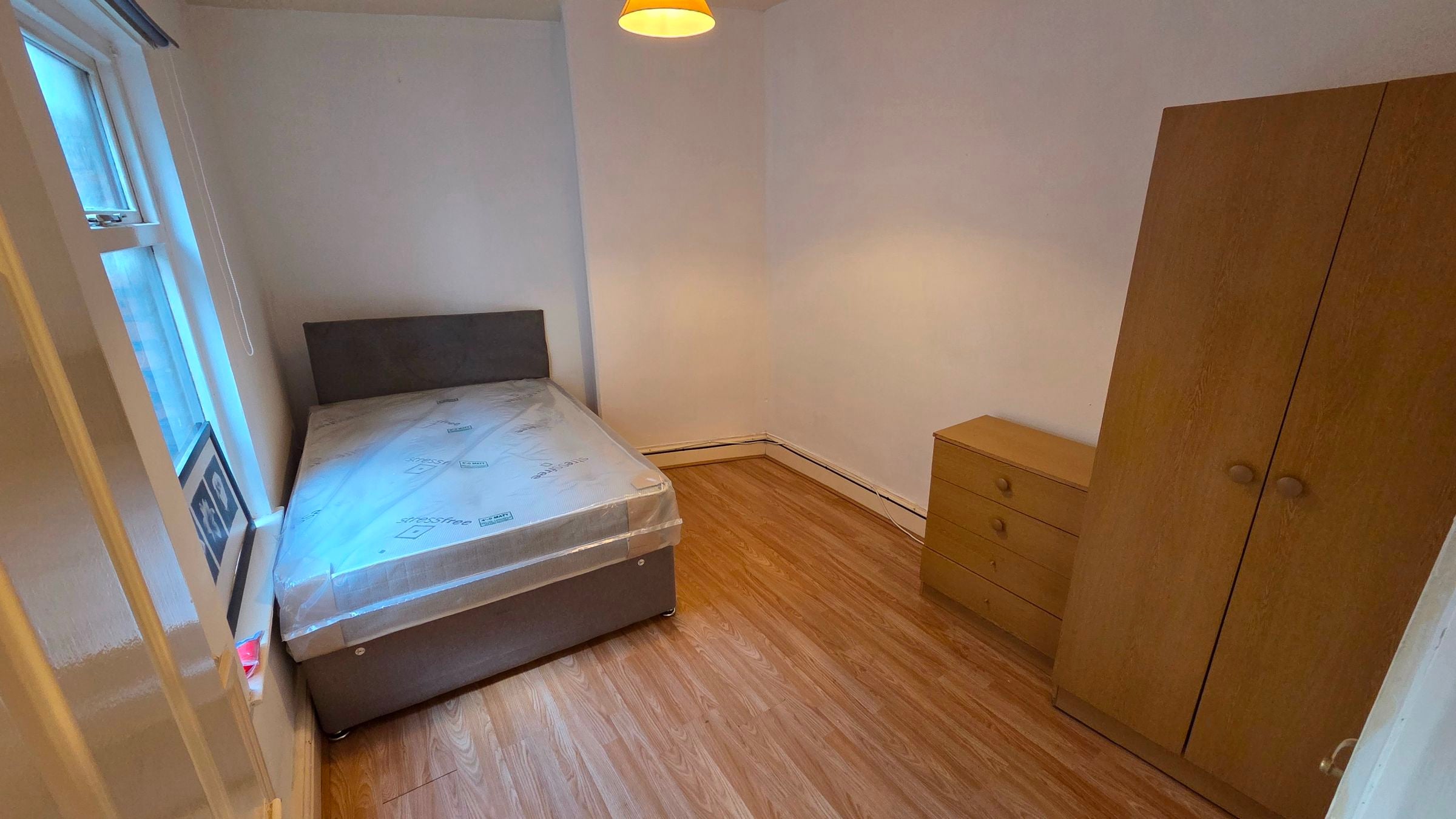 Room Wilmslow Road in Manchester