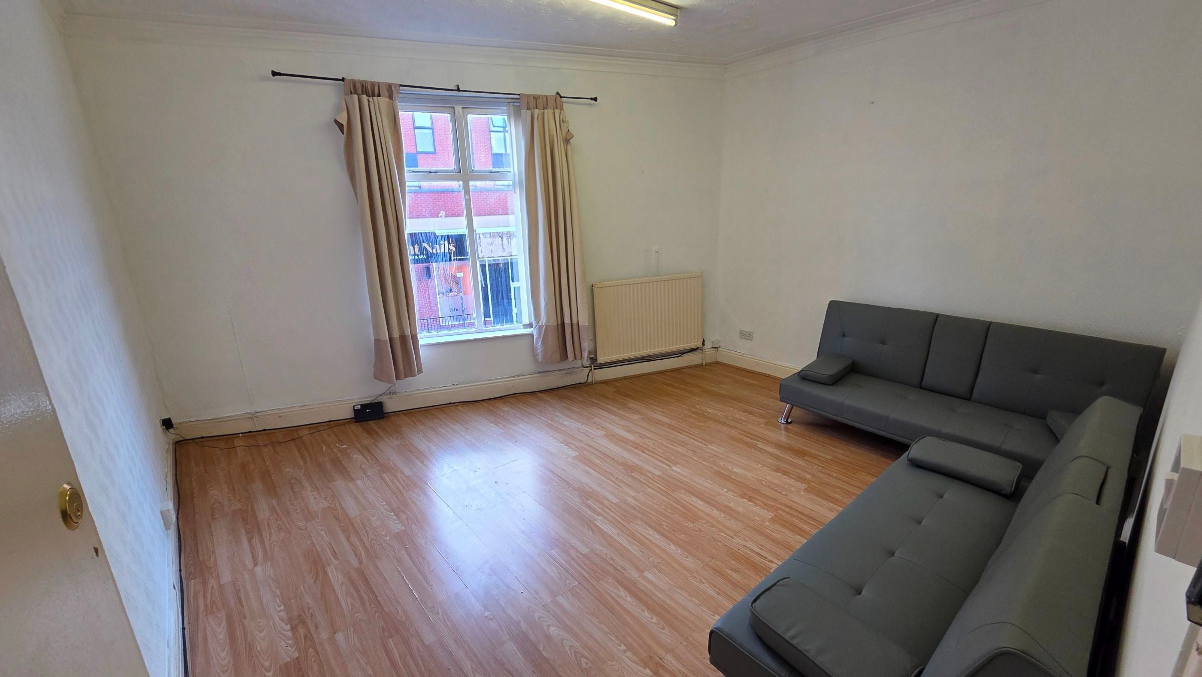 Room Wilmslow Road in Manchester