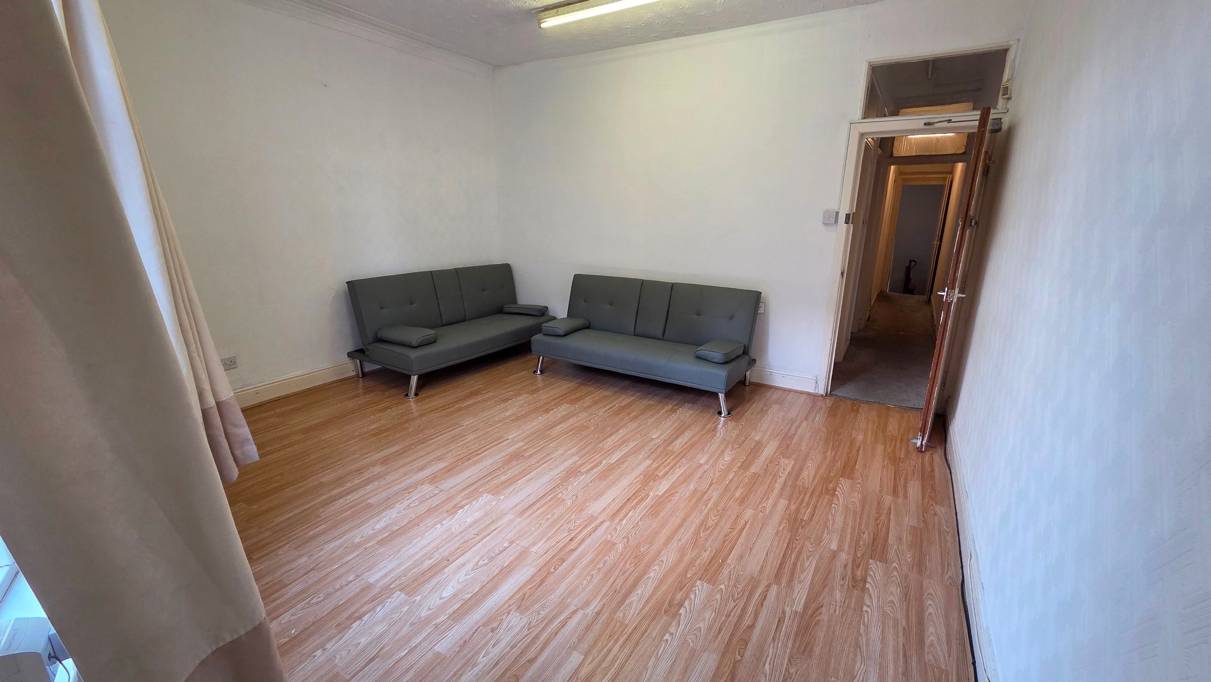 Room Wilmslow Road in Manchester