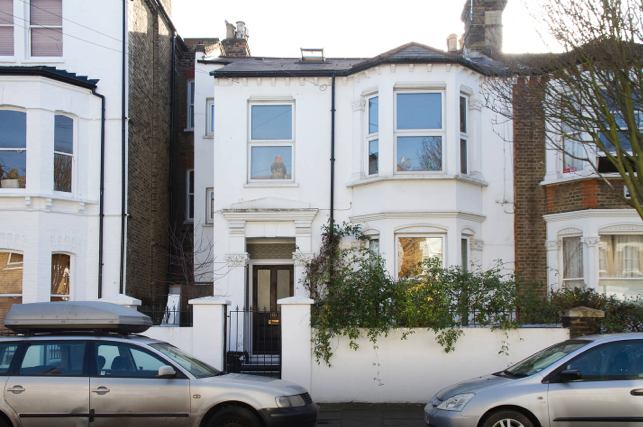 Flat Haycroft Road in Greater London