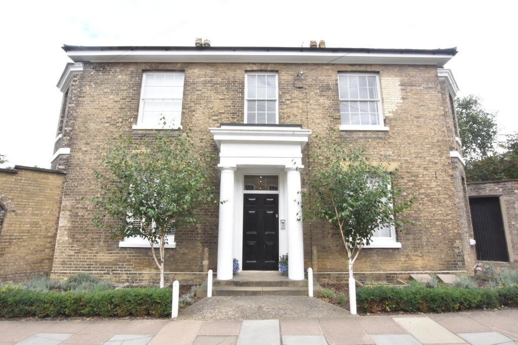 Flat Southgate Street in West Suffolk
