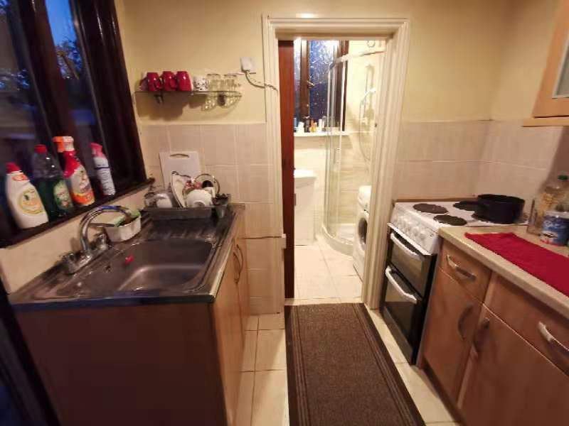 Room Northville Road in Bristol