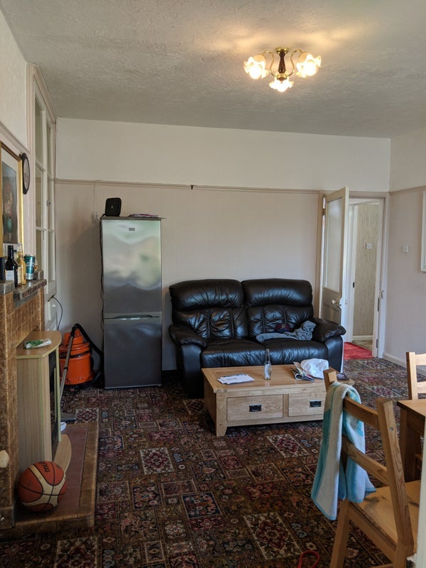 Room Northville Road in Bristol