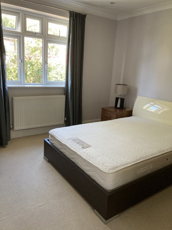 Room Sandbanks Road in Poole