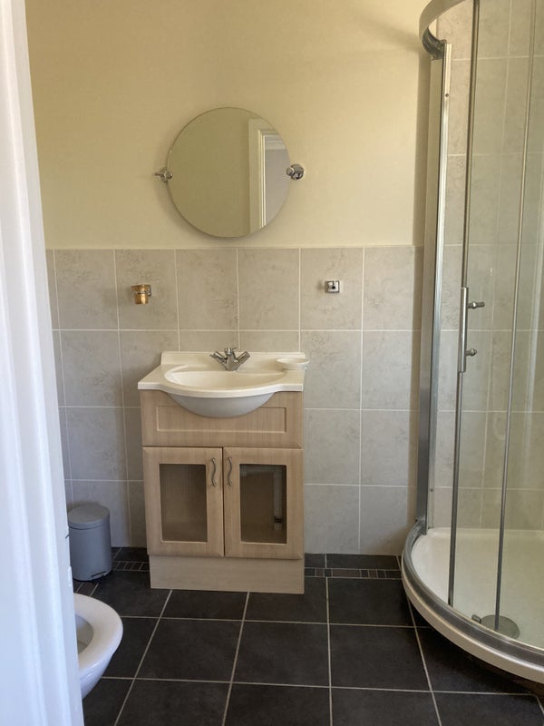 Room Sandbanks Road in Poole