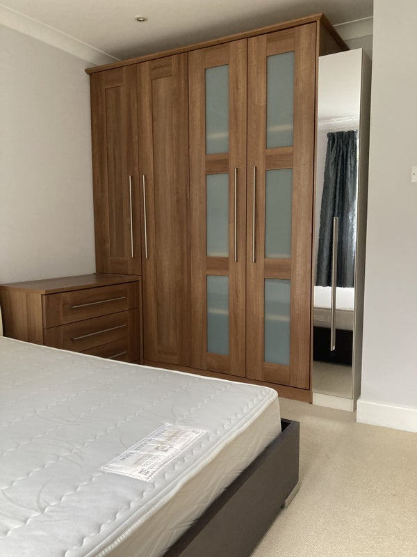 Room Sandbanks Road in Poole