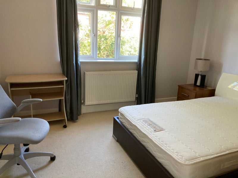 Room Sandbanks Road in Poole