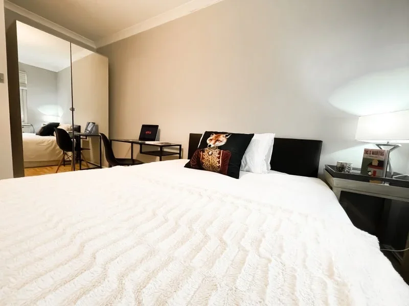 Room Saint Michael's Street in City of Westminster