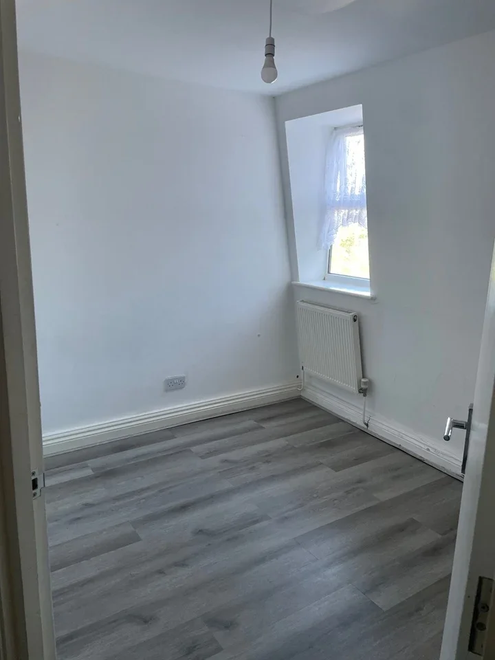 Flat Lambs Close in Welwyn Hatfield
