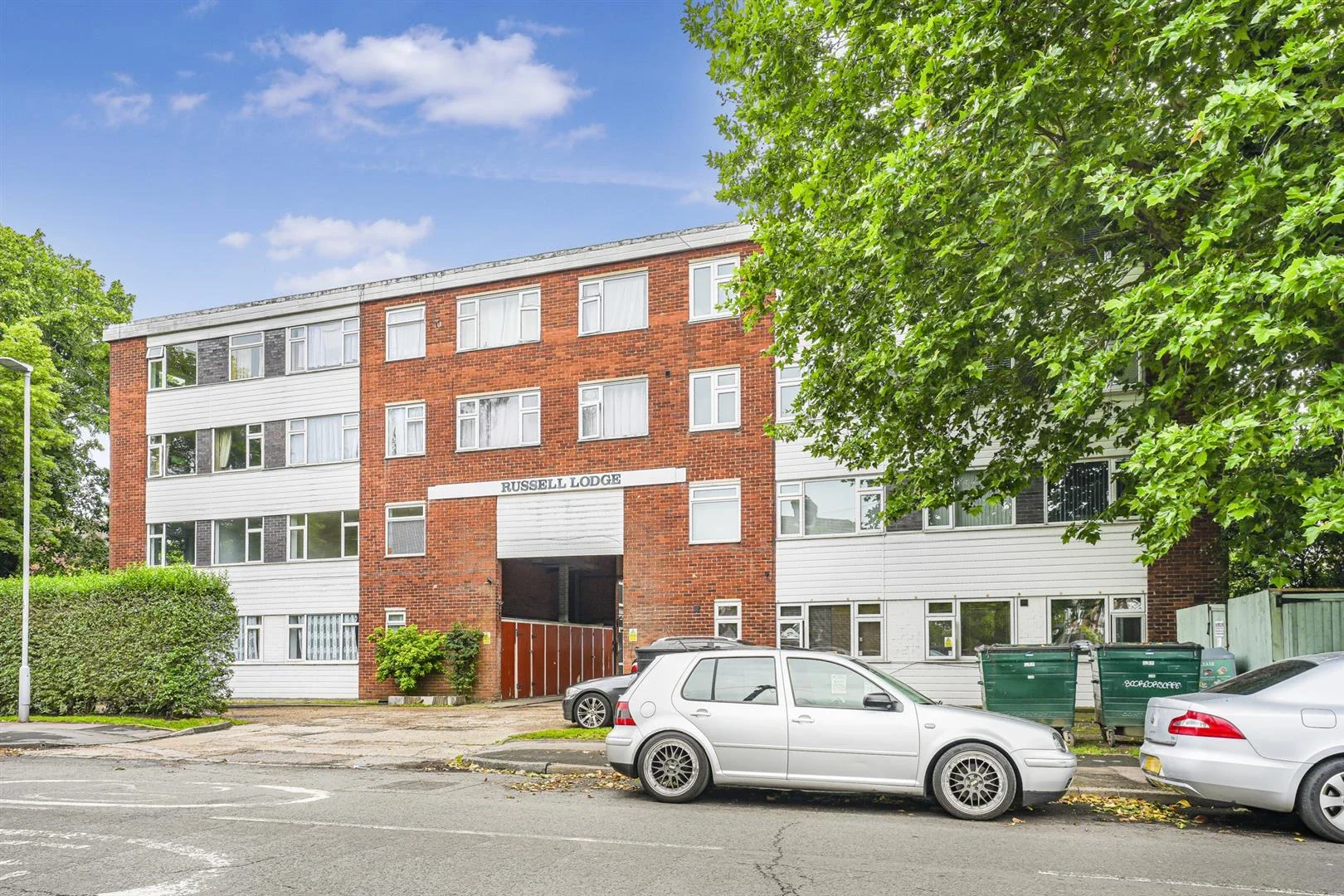 Flat Endlebury Road in Greater London